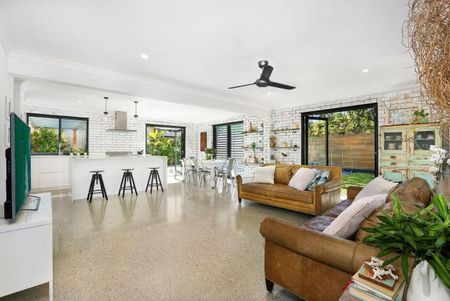 Stunning family home in Sunshine Beach - Photo 2