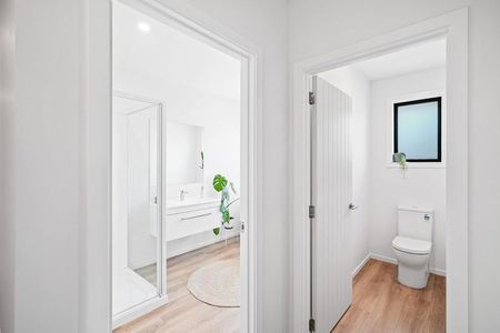 Stylish 4-Bedroom Home with Breathtaking Wetland Views - Photo 5