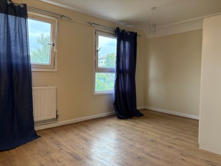 Redwood Estate, Hounslow - Photo 3