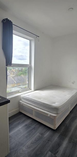 Brownhill Road, London SE6 - Photo 1