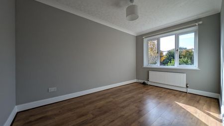 4 bedroom detached house to rent - Photo 3