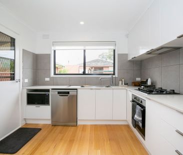 Beautifully and impeccably presented! - Photo 6