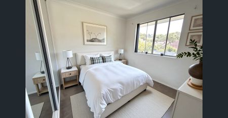 Spacious, Light-Filled Top Floor Apartment in a Leafy Setting - Photo 2