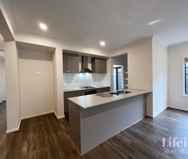Spacious Home with a Fully Fenced Yard in Craigieburn - Photo 5