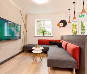 5 Bed Semi-Detached House, College Way, BS34 - Photo 2