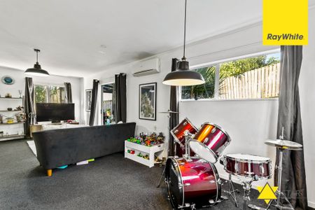 Three Bedrooms and One Bathroom in Glen Eden! CAT FRIENDLY! - Photo 3