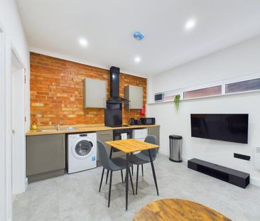 1 bedroom in a house share to rent - Photo 2