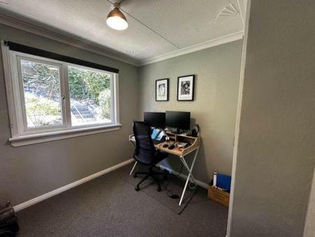 Immaculate inside and out! - Photo 4