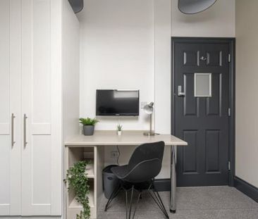 1 bedroom in a house share to rent - Photo 2