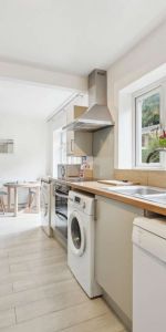 🫧We are Pleased To Offer This Well Maintained And Clean Property, Situated In The Highly Sought After Residential Area Of Deeds Grove🫧 Room 2 - Photo 3