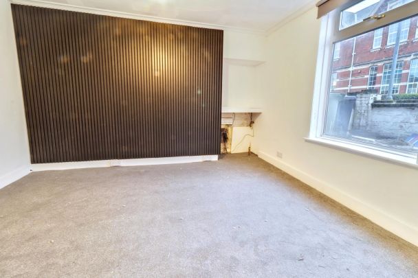 **NO DEPOSIT OPTION AVAILABLE** A STUNNING three bedroom terrace property having undergone an extensive refurbishment programme by the present landlords. offering contemporary style accommodation and all within close proximity of the beach and local... - Photo 1