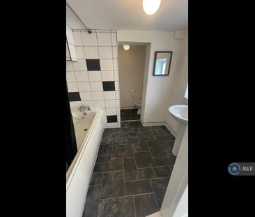 1 bedroom in a house share to rent - Photo 6