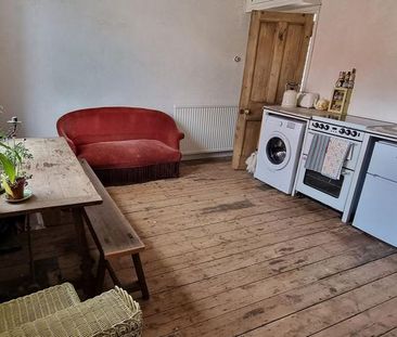 4 bedroom semi-detached house to rent - Photo 2