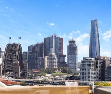 Light Filled & Airy Two Bedroom Apartment - Photo 5