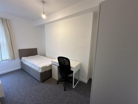 4 bedroom flat to rent - Photo 5