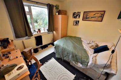 3 bedroom House in Cardigan Lane, Leeds - Photo 3