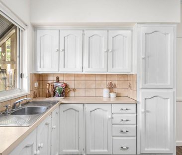 3 BEDROOM FAMILY HOME - Photo 6