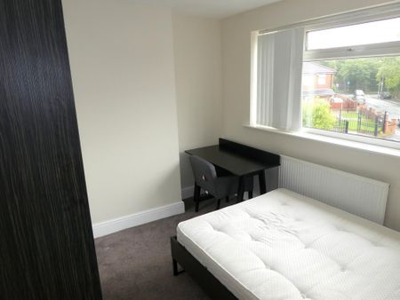 5 bedroom semi-detached house to rent - Photo 2