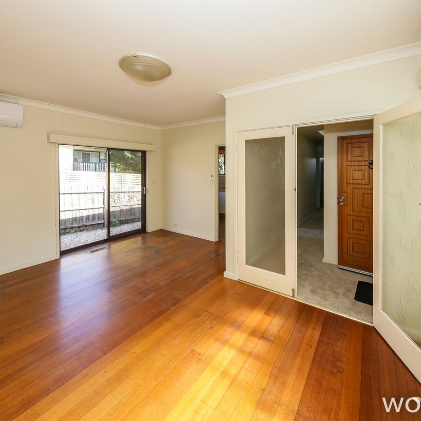 Cosy 2 bedroom unit in Glen Iris - Photo 1