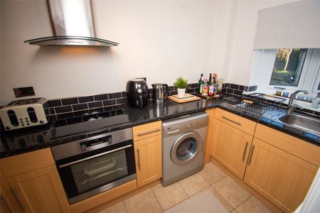 7, Bolton Grange, Yeadon, Leeds, West Yorkshire, LS19 7FR - Photo 4