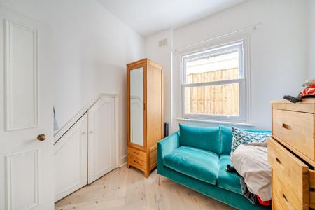 3 bedroom flat to rent - Photo 2