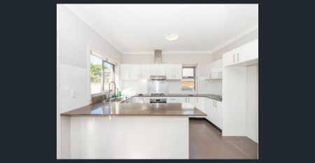 Easy maintenace Villa home - Photo 5