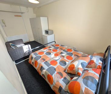 1 bedroom in a house share to rent - Photo 6
