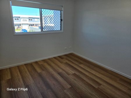 MANSFIELD STATE HIGH SCHOOL CATCHMENT, BEAUTIFULLY PRESENTED,UP-MARKET- 4 Bedroom ,2 Bathroom, Separate Downstairs Office. - Photo 2