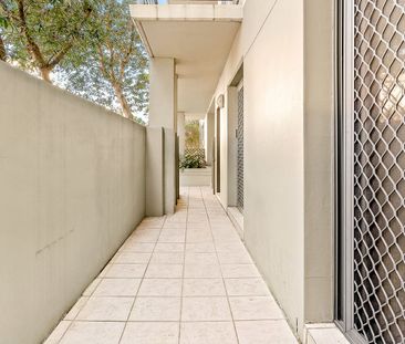 Stylish Newtown Apartment with Private Courtyard - Photo 6