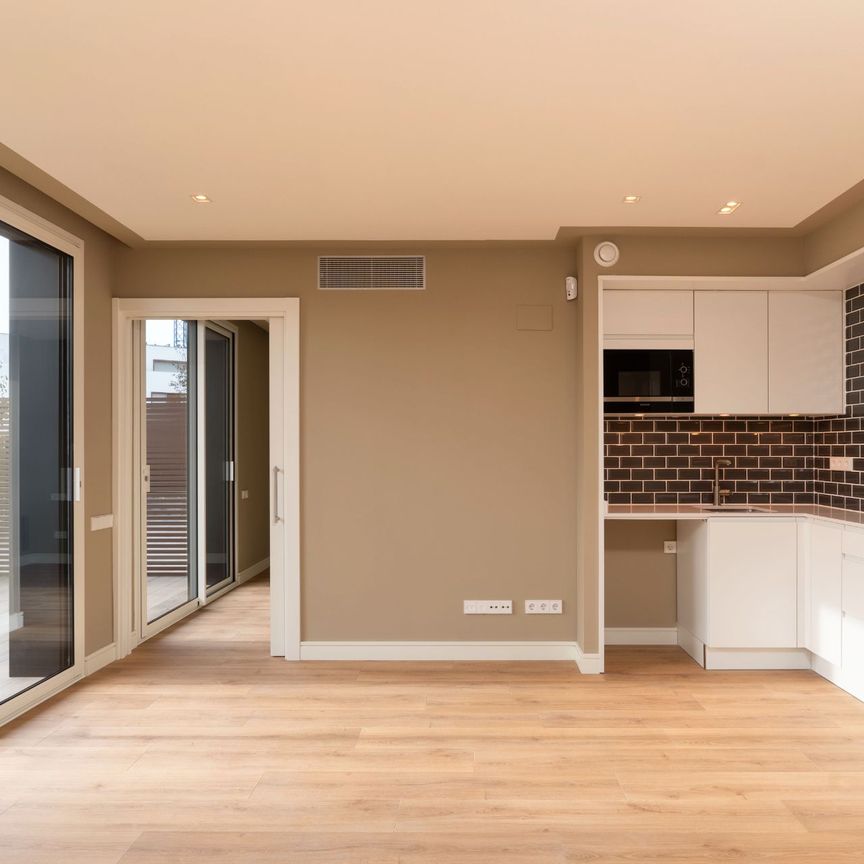 Planta baja de alquiler en Ronda de Jean Monnet, 230, Can Gambús - Photo 1