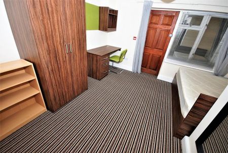 6 bedroom flat to rent - Photo 4