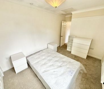 Egham Avenue, Exeter - Photo 2