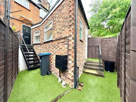 House to rent - Photo 4