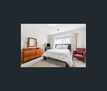 Three Bedroom Home in Prime Location – Walk to Bentons Square - Photo 3