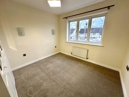 3 bedroom semi-detached house to rent - Photo 2