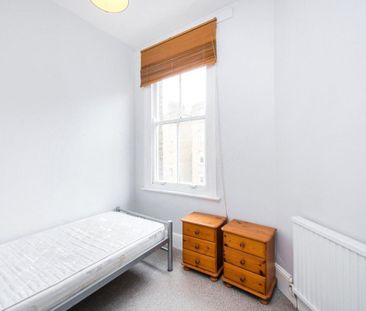 2 bedroom flat in Widley Road - Photo 1