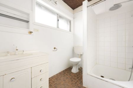 Spacious Family Rental in a Prime Moss Vale Location - Photo 5