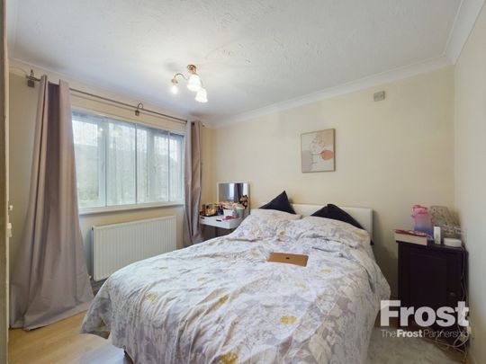 Dutch Barn Close, Stanwell, Staines-Upon-Thames,TW19 - Photo 1