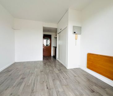 LE BLANC MESNIL - STUDIO AVEC BALCON ET CAVE - 15,65 m2 - Photo 6