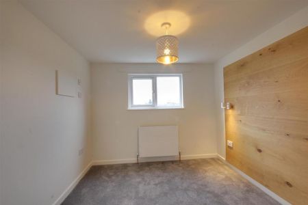 3 bedroom flat to rent - Photo 2
