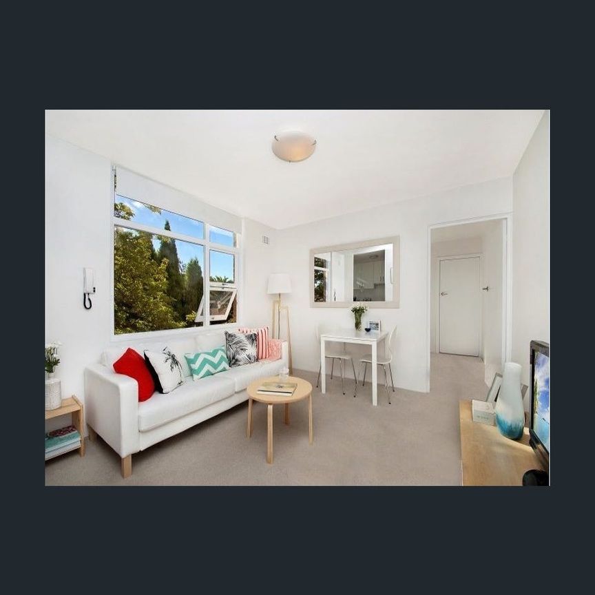 Light 1 bedroom Apartment in Premier Village Setting - Photo 1