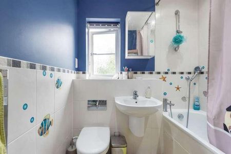 Maidenhead, Berkshire, SL6 - Photo 3