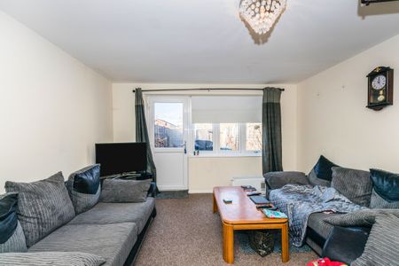 2 bedroom house to rent Honeywood Close, Portsmouth, PO3 - Photo 2