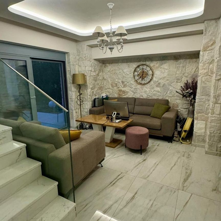 Βίλα για ενοικίαση Πευκοχώρι (Παλλήνη) - Photo 1