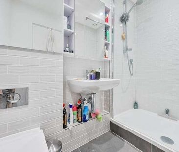 Duncombe House, Victory Parade, Woolwich, SE18 - Photo 4