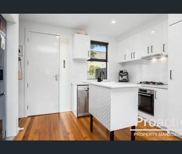 Modern living with private outdoor retreat - Photo 1