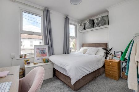 3 bedroom flat to rent - Photo 3