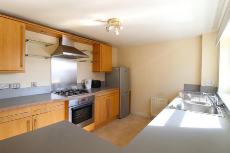 2 bedroom flat to rent - Photo 4