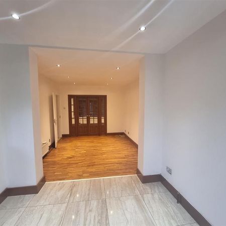 4 bedroom semi-detached house to rent - Photo 4