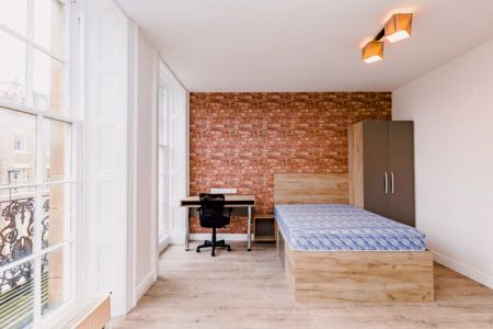 Flat 2-Bedroom D - Photo 3